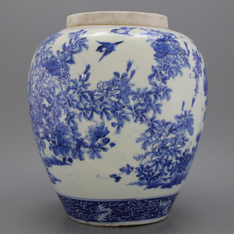 Vase en porcelaine d'Arita, décor bleu et blanc, Japon, 19e
