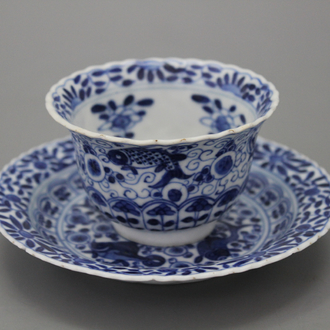 A group of 3 Chinese porcelain cup and saucers, 18/19th C.