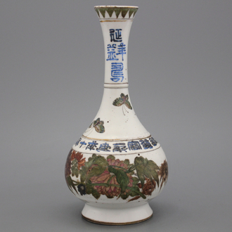 Chinees porseleinen flesvormig vaasje, 19e-20e eeuw