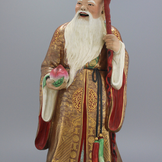 Grande figure d'un immortel en porcelaine de Chine, famille rose, République