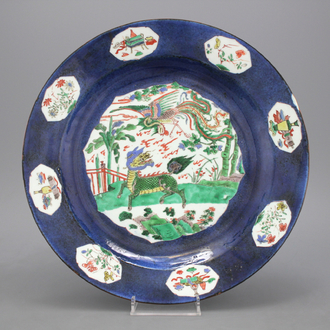 Grand plat au fond bleu famille verte, Kangxi, env. 1690
