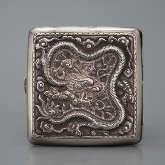 A fine Chinese silver cigarette case, 19th C.
