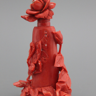 A carved Chinese red coral snuff bottle as a flower vase, 19th C.