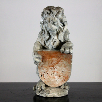 Staande leeuw met wapenschild, kunstatelier De Wispelaere, Brugge, 1e helft 20e