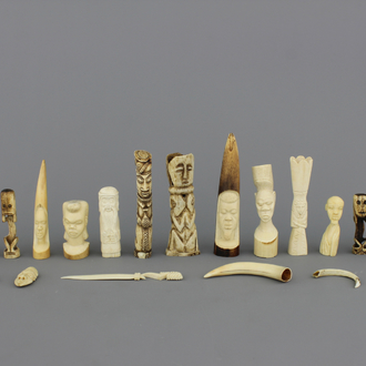 Verzameling Afrikaanse sculpturen in ivoor en been, 20e eeuw