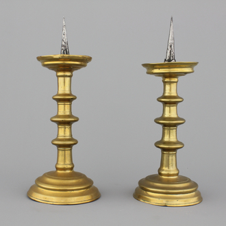 Paire de chandeliers à pointes en cuivre, Nuremberg, env. 1500