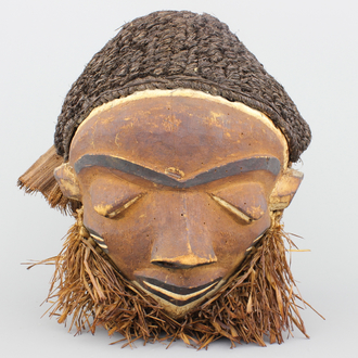 Masque africain sculpté en bois, Pende, début-moitié 20e