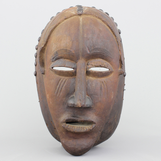 A carved wood African mask, early to mid 20th C., possibly Holo