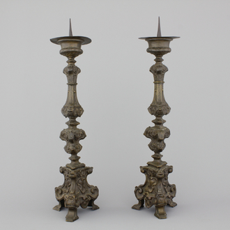 Paire de grands chandeliers en cuivre et bronze, Italie, env. 1700
