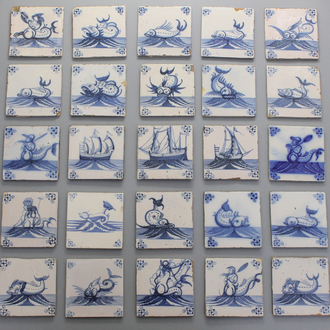 Lot de 25 carreaux en faïence de Delft, bleu et blanc, décor monstres marins et bateaux, 18e
