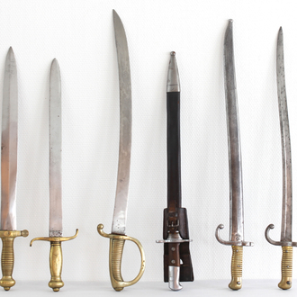Groupe de 6 épées différentes d'officiers, 19e-20e