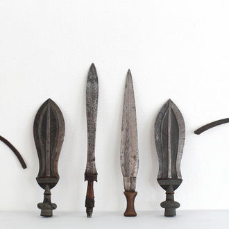 A collection of 20 various African tribal knifes and spears, 19/20th C.