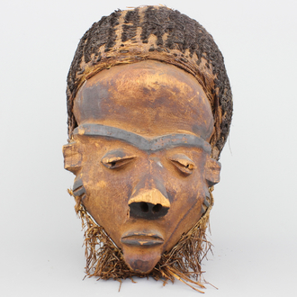 Masque africain en bois sculpté, Pende, début-moitié 20e