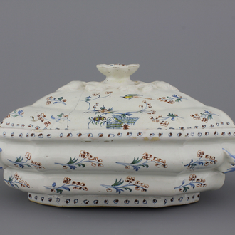 A Brussels faïence tureen and cover, decor "A l'haie fleurie", 18th C.