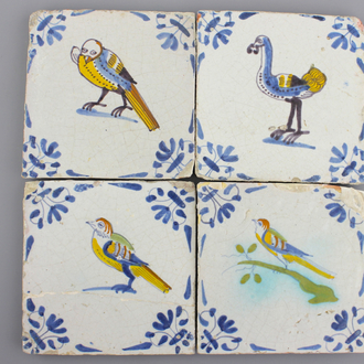 Lot de 4 carreaux en faïence polychrome de Delft, décor oiseau, 17e