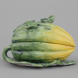 Terrine couverte en faïence polychrome de Delft en forme de melon, 18e