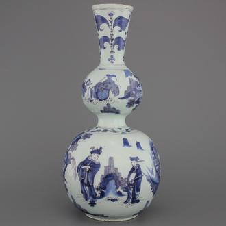 A large Dutch Delft double gourd chinoiserie vase, late 17th C.