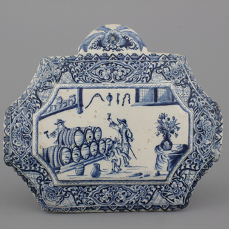 Plaque rare en faïence de Delft, bleu et blanc, décor dégustation de vin, 18e