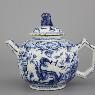 A rare Dutch Delft chinoiserie teapot, Cornelis De Berg, De Witte Starre, 18th C.