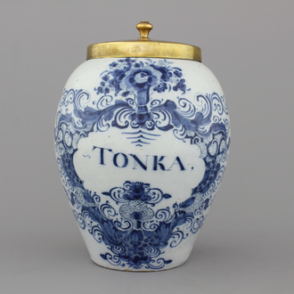 Delftse tabakspot met koperen deksel, "TONKA", 18e eeuw 18th C.