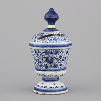Tirelire rare en faïence de Delft bleu et blanc, 18e