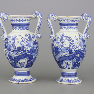 Paire de vases d'autel en faïence de Cologne, bleu et blanc, 17e