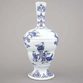 Vase remarquable en faïence de Delft, bleu et manganèse, 17e