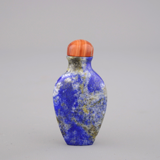 A Chinese polished lapis lazuli snuff bottle