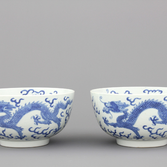 A pair of Chinese porcelain blue and white dragon bowls, 19th C.