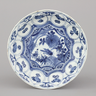Blauw en wit Wan-Li bord in Chinees porselein met krekel, Ming-dynastie, 16e eeuw