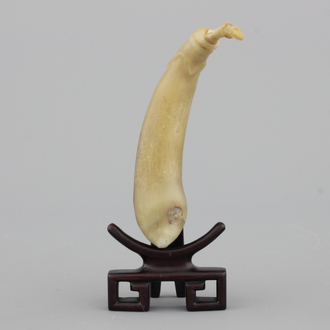 A Chinese carved ivory snuff bottle in the shape of a calabash, Qing dynasty