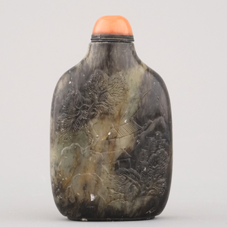 A Chinese carved jade snuff bottle