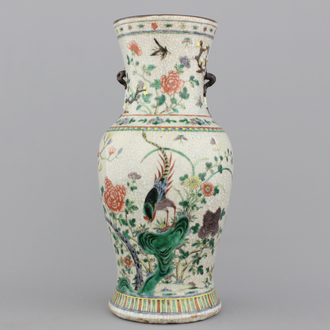 A Chinese porcelain Nankin famille verte crackle glazed vase with birds and flowers, 19th C.