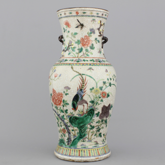 Vase à glaçure craquelée en porcelaine de Chine à décor d'oiseaux et de fleurs, famille verte, Nanking, 19e