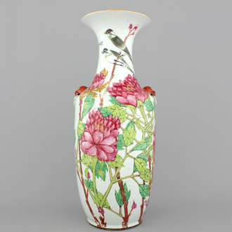 Grand vase en porcelaine de Chine à décor d'oiseaux et de branches florales, 19e