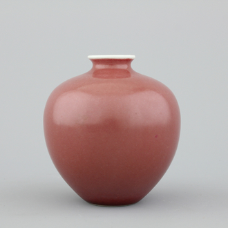 A Chinese porcelain monochrome peachbloom vase, 19th C.