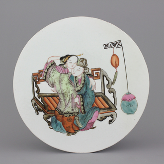 A Chinese porcelain famille rose round tile plaque with an erotical scene, 19th C.