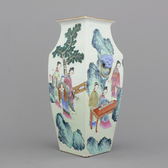 Fijne vierkante vaas in Chinees porselein, famille rose, 19e eeuw
