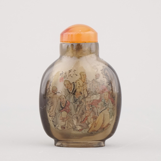 A Chinese reverse painted glass snuff bottle