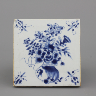 A Chinese porcelain blue and white tile with a flower vase, Ming dynasty, 16/17th C.