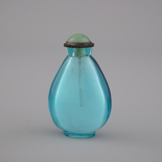 A Chinese glass snuff bottle