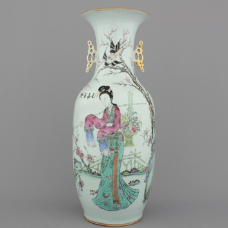 Fijne vaas in Chinees porselein met mooie vrouw, famille rose, 19e-20e eeuw
