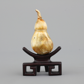 A Chinese carved ivory snuff bottle in the shape of a pear, Qing dynasty