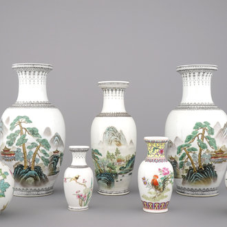 Collectie van 7 vazen in Chinees porselein, 20e eeuw