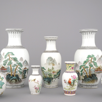 A collection of 7 Chinese porcelain vases, 20th C.