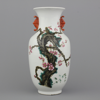 A Chinese porcelain famille rose vase with bat-shaped handles, 19/20th C.