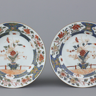 Paar borden in Chinees Imari-porselein, Qianlong 18e eeuw