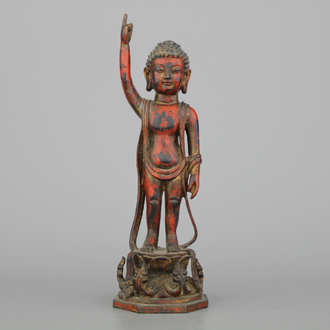 Figure chinoise de Bouddha comme enfant, en bronze doré et laqué, dynastie Ming