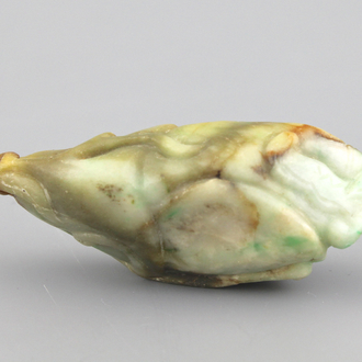 A mottled jade carving of citrus fruit, 19/20th C.