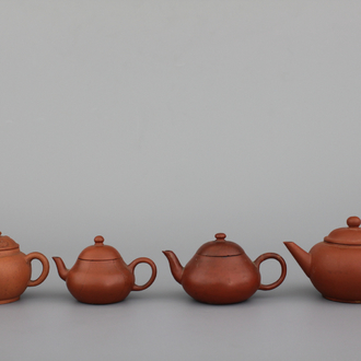 A set of 4 small Chinese Yixing teapots, late Qing/20th C.